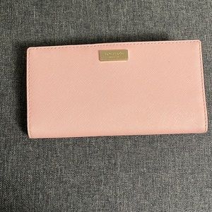 SOLD 🤩🤩🤩Brand new Kate spade wallet ⭐️